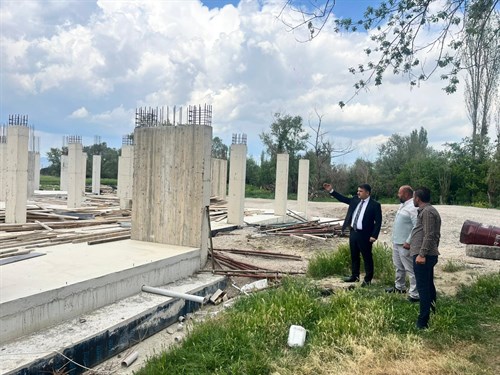 KAYMAKAM MEHMET TUNÇ BÜĞDÜZ ÖZEL EĞİTİM UYGULAMA OKULU İNŞAAT SAHASINDA İNCELEMELERDE BULUNDU