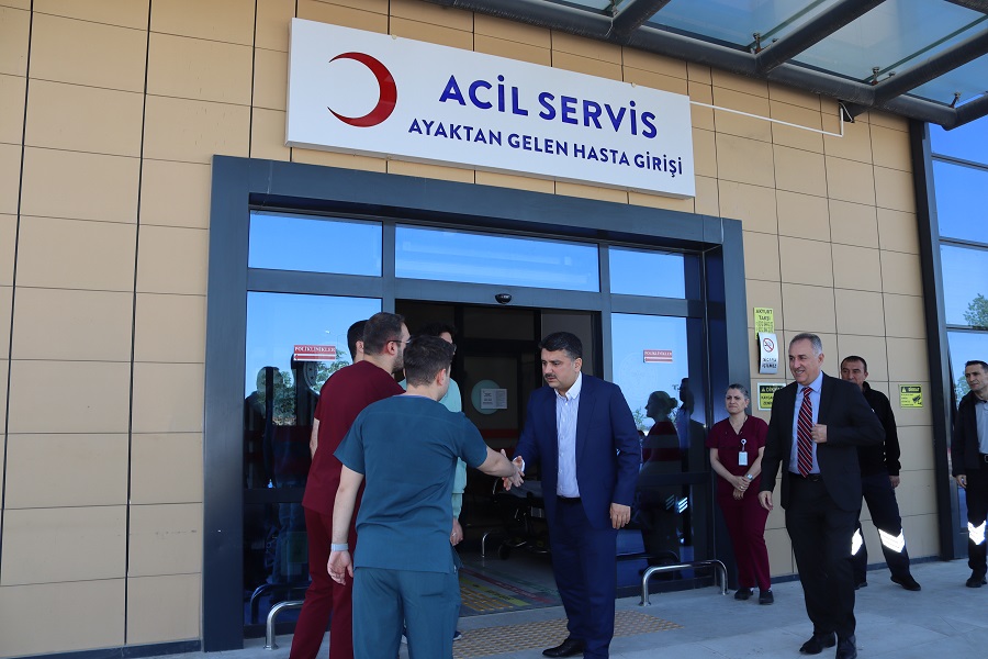 KAYMAKAM MEHMET TUNÇ AKYURT DEVLET HASTANESİNE BAYRAM ZİYARETİNDE BULUNDU